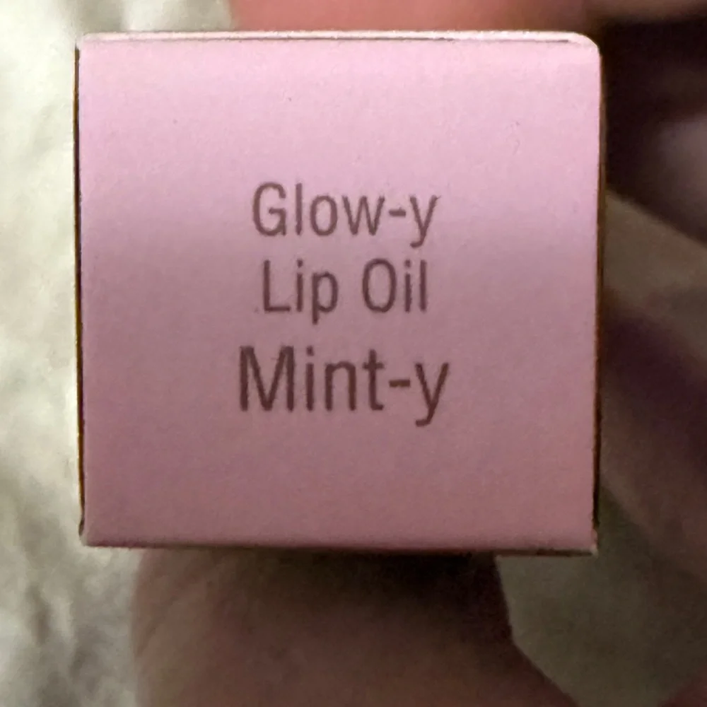 ❤️ 3/$25 Pixi Glow-y Lip Oil in Mint-y